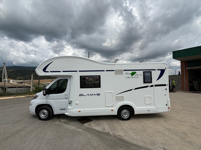 Autocaravana model McLouis Glamys 222